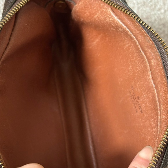 Auth Louis Vuitton Marley Dragonne PM Clutch - Picture 5 of 14